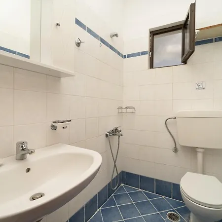 Tsimiklis Apartment Finikounta