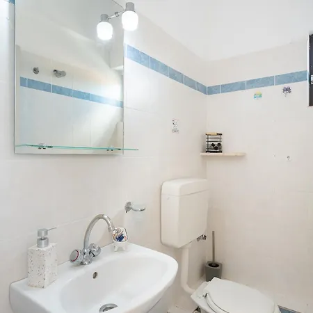 Tsimiklis Apartment Finikounta